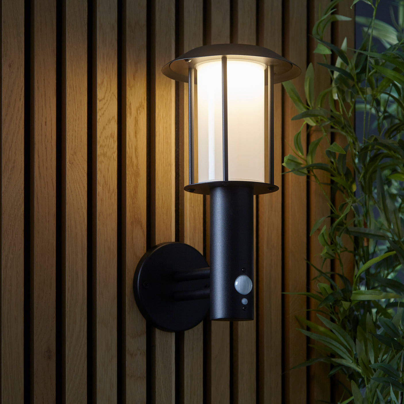 Lacona Tarragon 1Lt Outdoor Wall Light In Matt Black & White Pc Finish - Lacona Home 