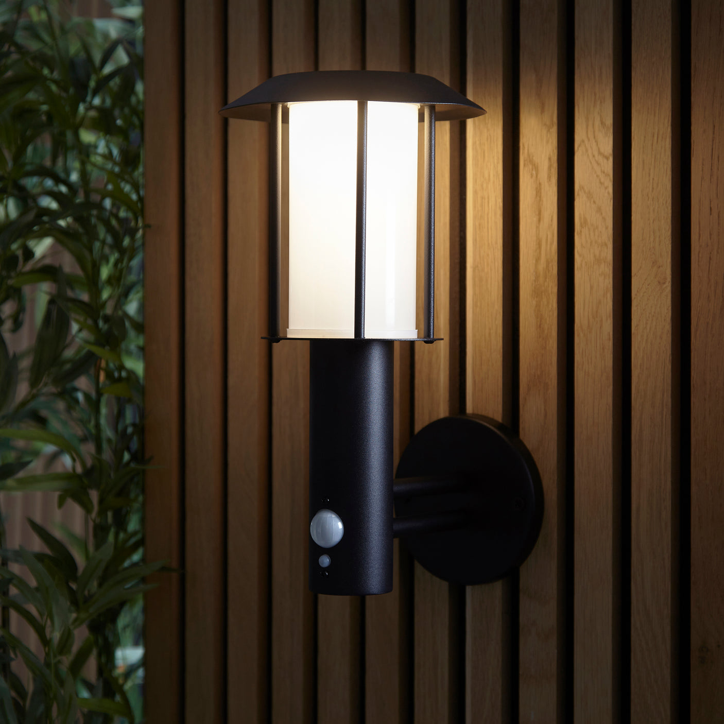 Lacona Tarragon 1Lt Outdoor Wall Light In Matt Black & White Pc Finish - Lacona Home 