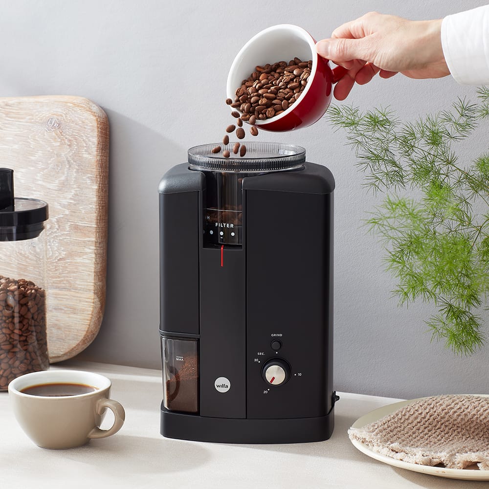 Wilfa Svart Aroma Precision Coffee Grinder (Black) + Hario Drip Kettle Air