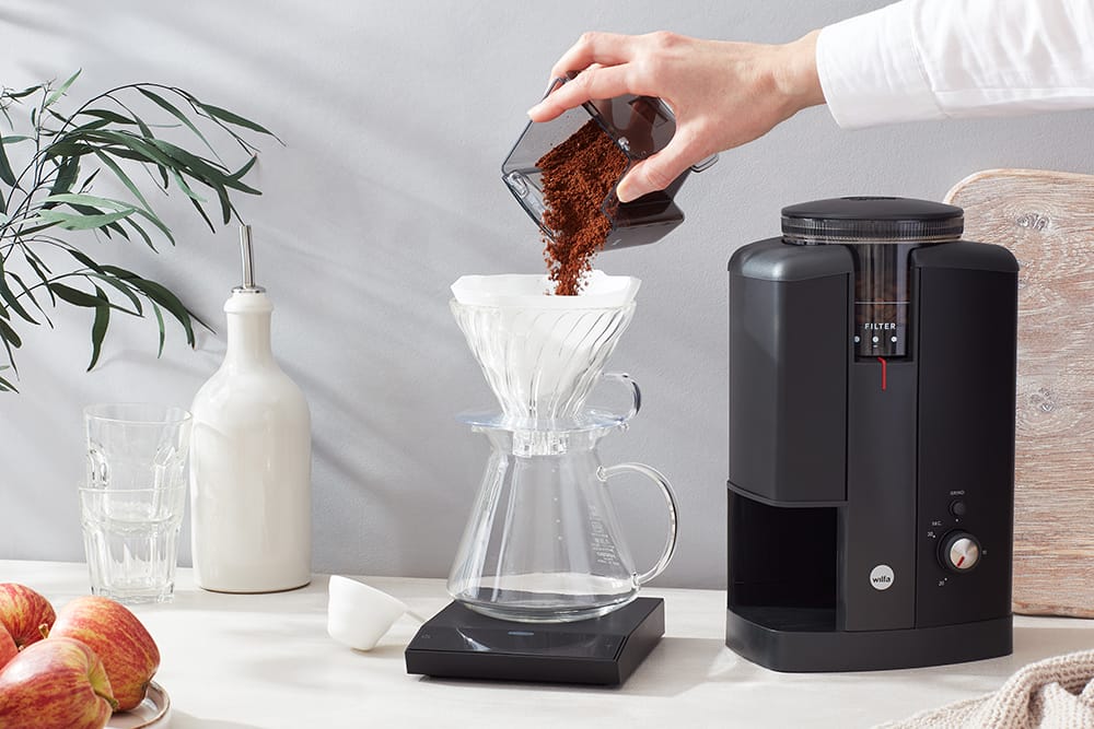 Wilfa Svart Aroma Precision Coffee Grinder (Black) + Hario Drip Kettle Air