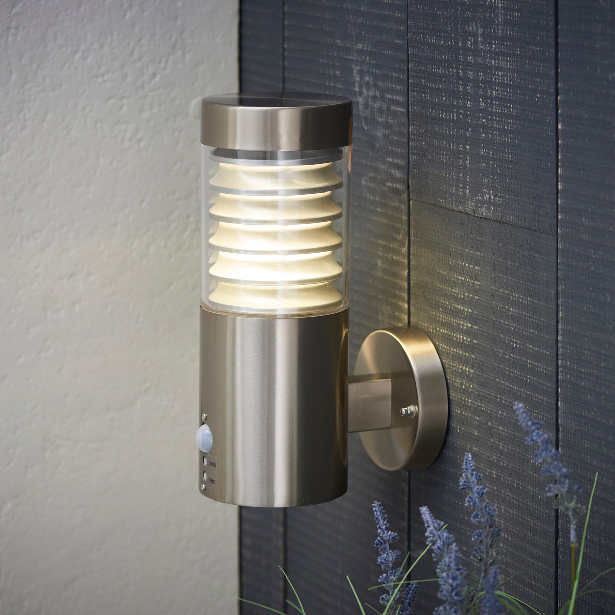 Lacona Equinox Glow 1Lt Outdoor Wall Light In Marine Grade Br Stainless Steel & Clear Pc Finish - Lacona Home 