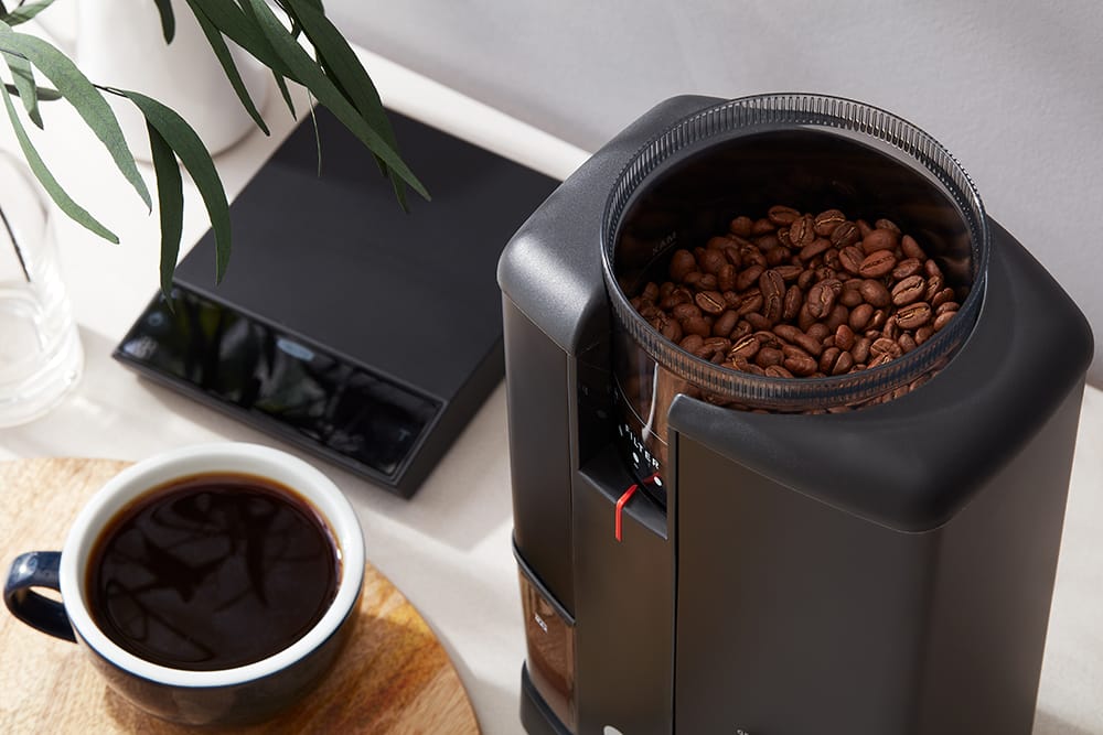 Wilfa Svart Aroma Precision Coffee Grinder (Black) + Hario Drip Kettle Air