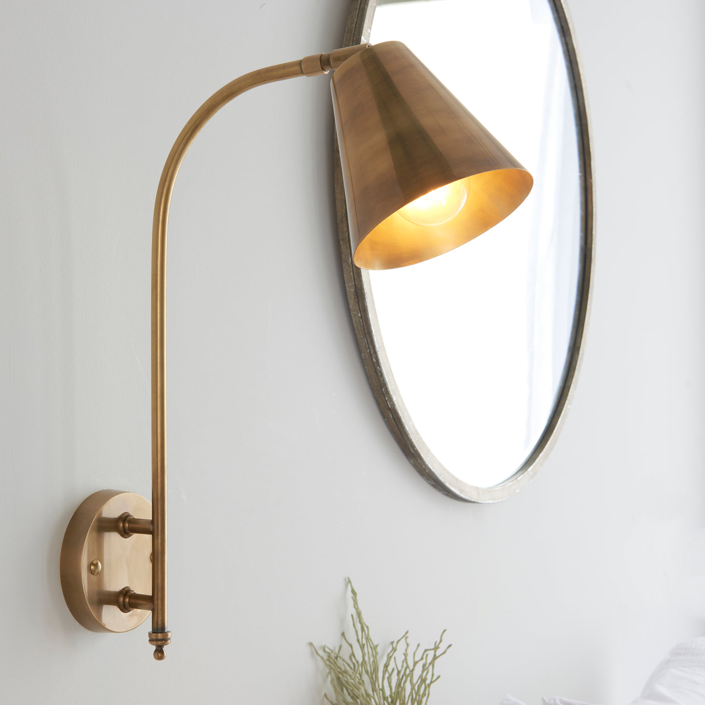 Lacona Rhodia 1Lt Indoor Wall Light In Antique Solid Brass Finish - Lacona Home 